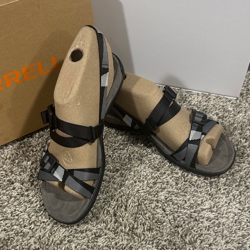 Merrell Women's Black and Gray Sandals